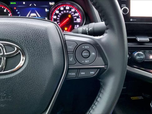 Used 2022 Toyota Camry XSE image 23