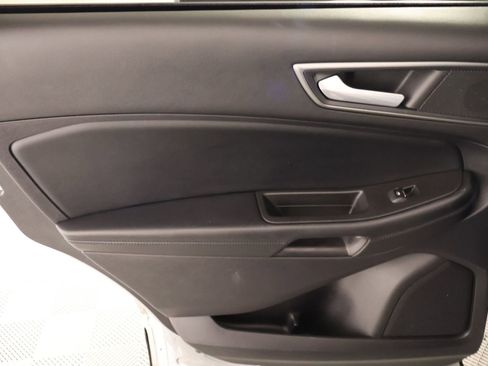 Used 2022 Ford Edge SE image 15