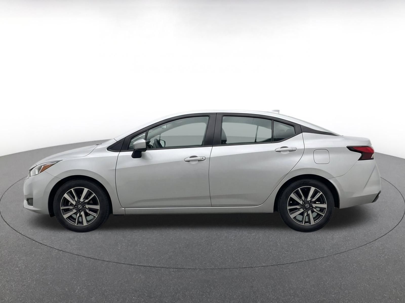 Used 2025 Nissan Versa SV FWD image 4