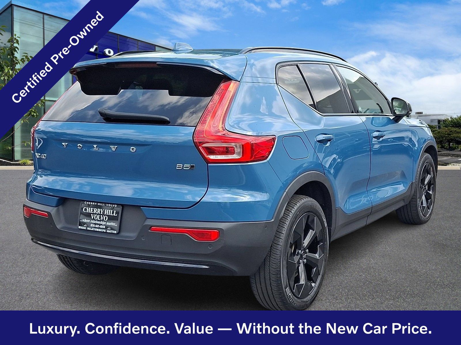 Certified 2023 Volvo XC40 B5 Plus w/ Driver Assist Package AWD/4WD image 7