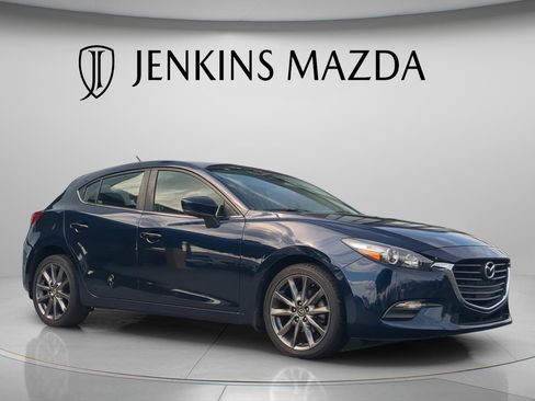 Used 2018 MAZDA MAZDA3 Touring FWD image 1