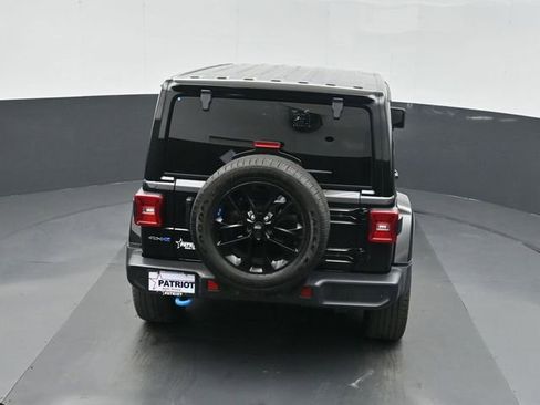 Used 2022 Jeep Wrangler Unlimited Sahara w/ Cold Weather Group AWD/4WD image 31