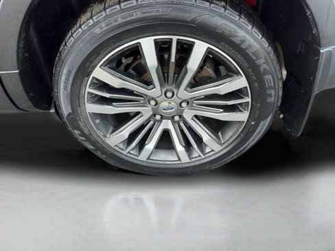 Used 2017 Ford Explorer Platinum image 10