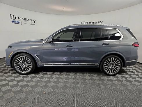 Used 2025 BMW X7 xDrive40i w/ Executive Package image 8