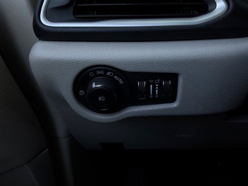 Used 2024 Chrysler Pacifica Touring-L FWD image 28