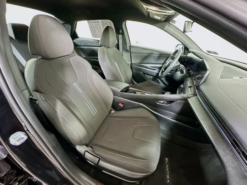 Used 2025 Hyundai Elantra SEL FWD image 31