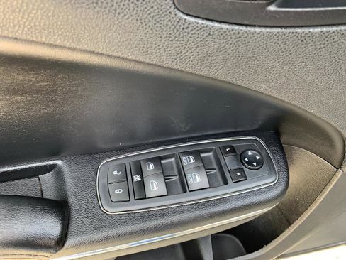 Used 2012 Dodge Charger SE RWD image 10
