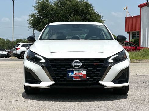Used 2025 Nissan Altima 2.5 SR FWD image 10