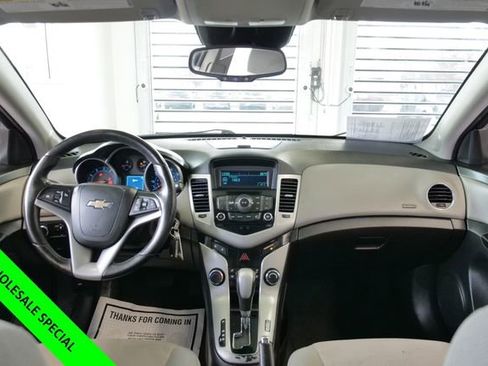 Used 2014 Chevrolet Cruze LT image 16