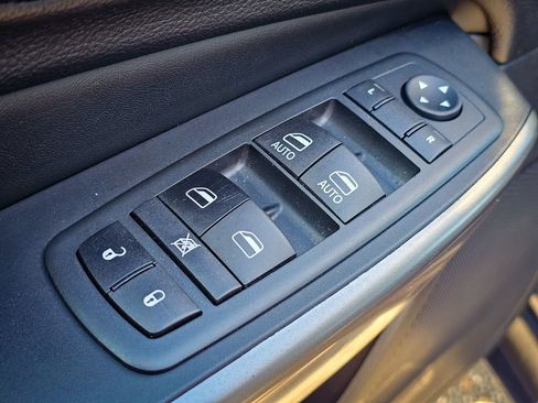 Used 2020 Jeep Cherokee Limited image 11