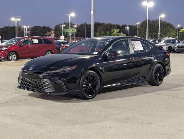 Used 2025 Toyota Camry SE FWD image 10