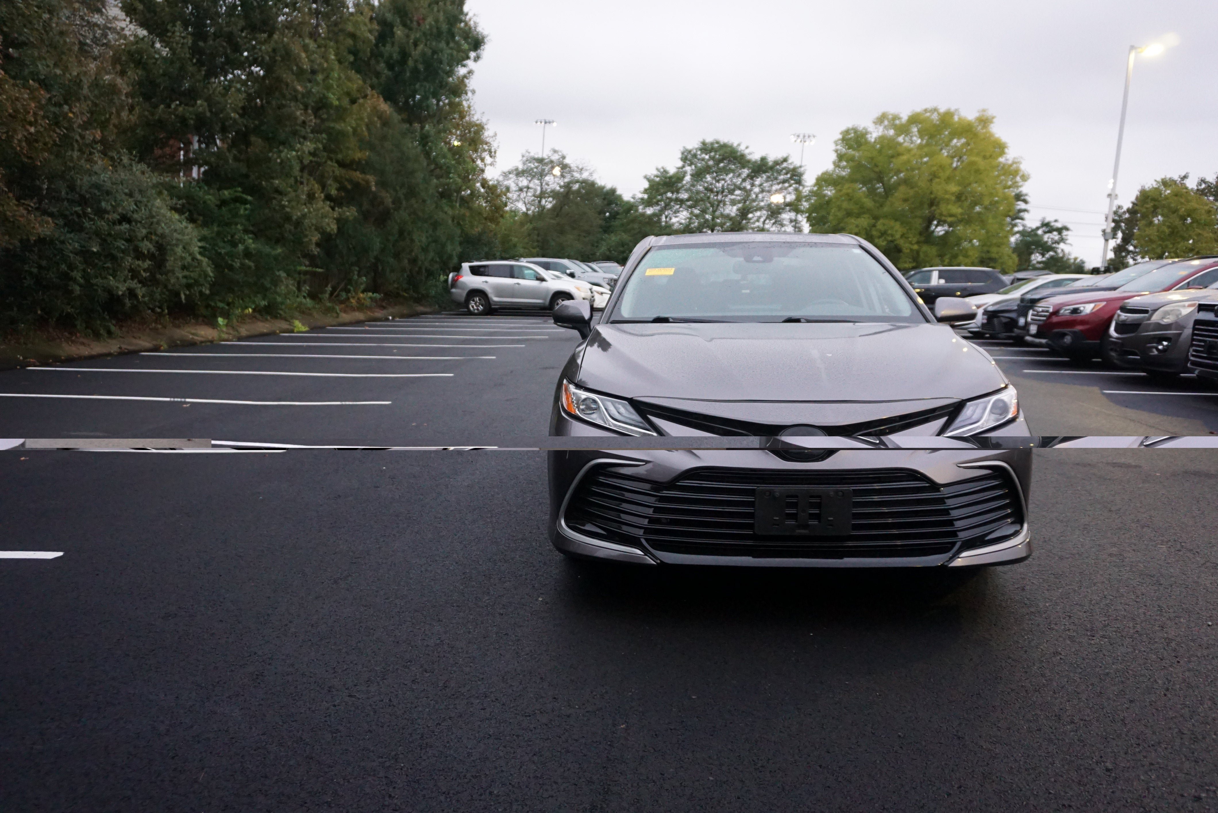 Used 2022 Toyota Camry XLE w/ Cold Weather Package FWD image 2