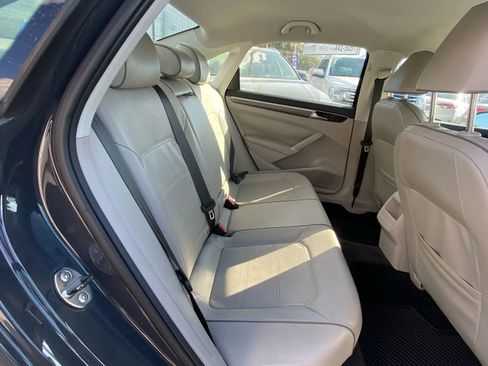 Used 2017 Volkswagen Passat 1.8T R-Line image 18