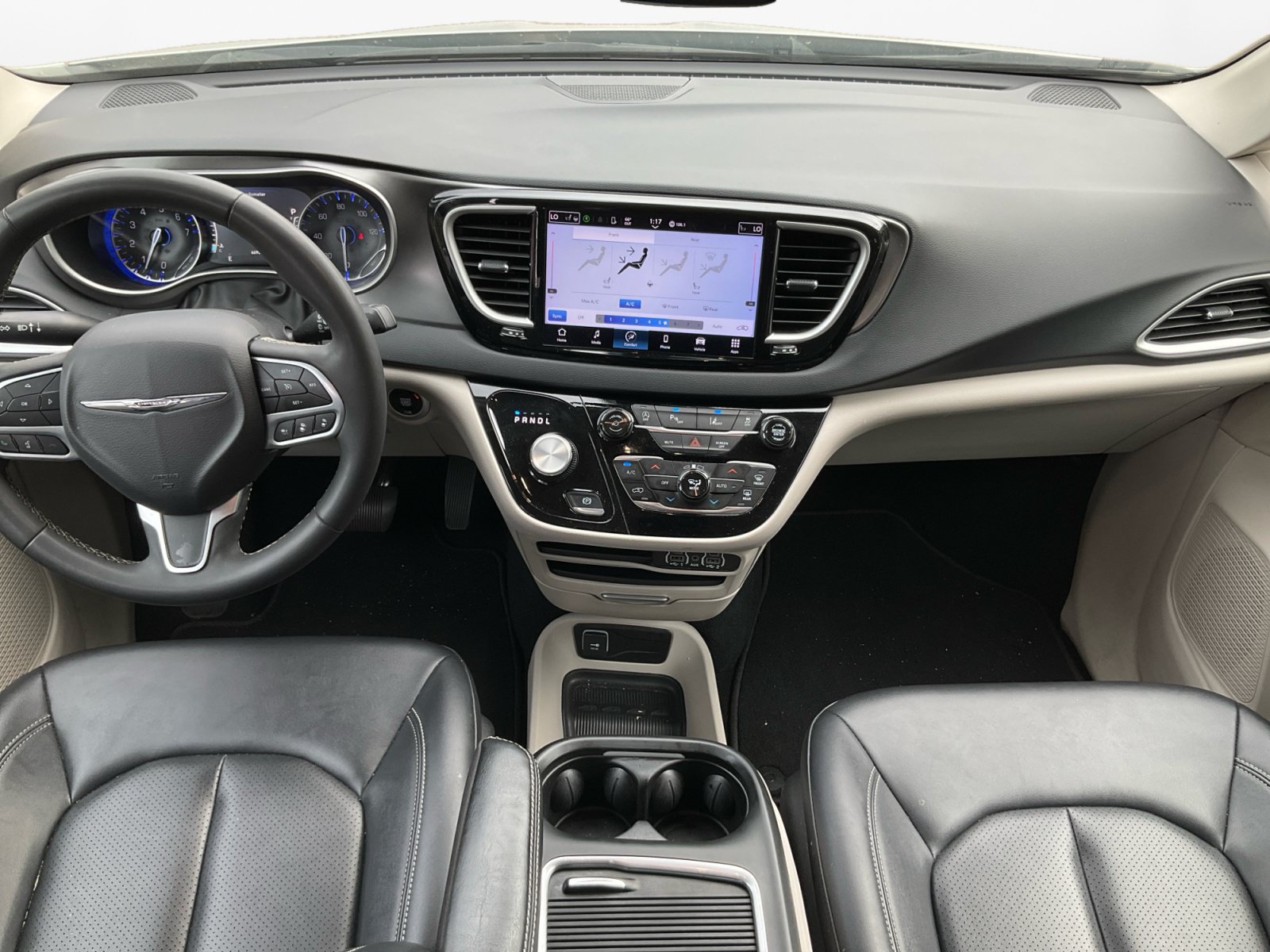 Used 2024 Chrysler Pacifica Touring-L FWD image 11