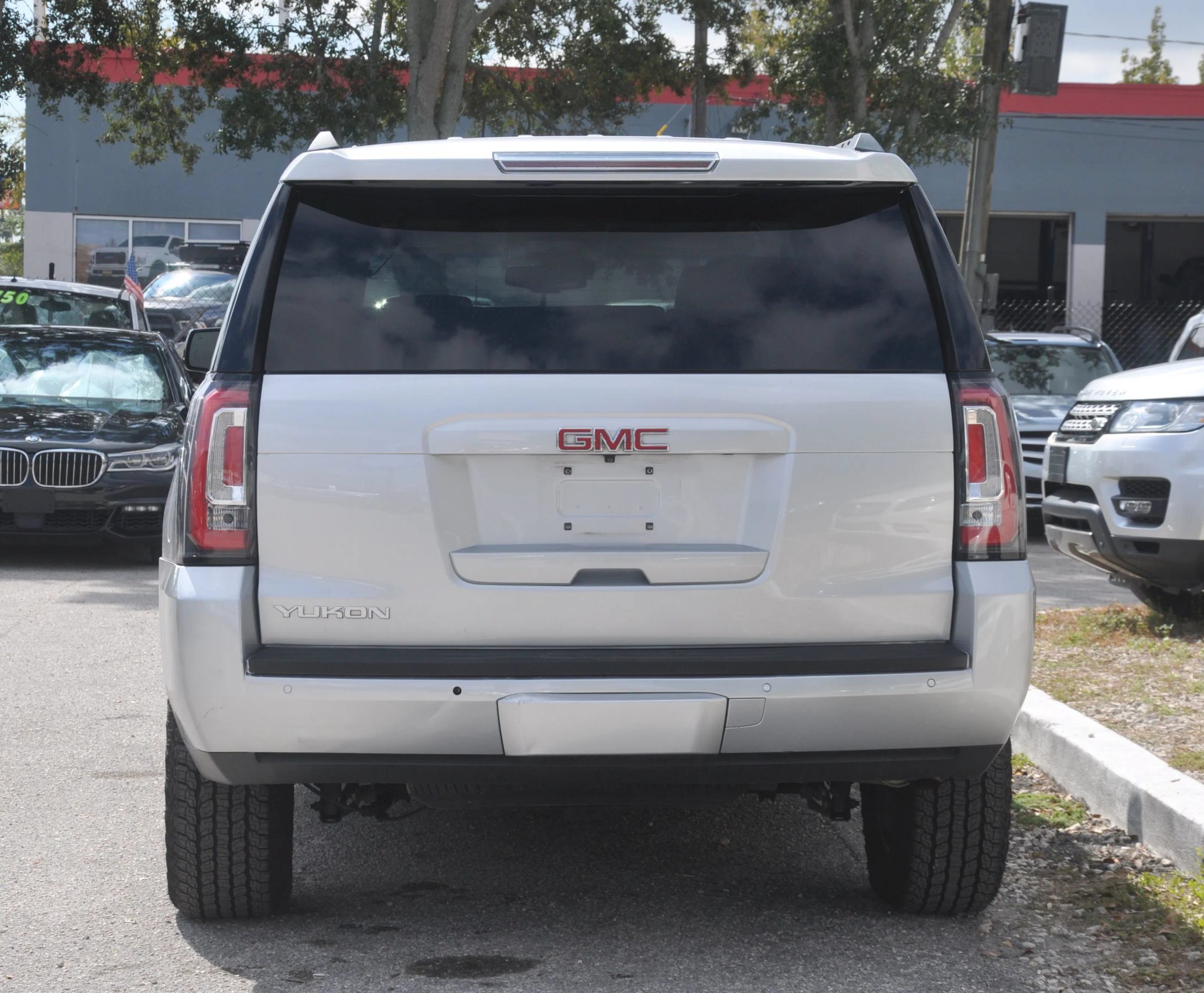 Used 2017 GMC Yukon SLT RWD image 7