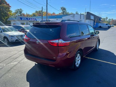 Used 2015 Toyota Sienna LE image 5