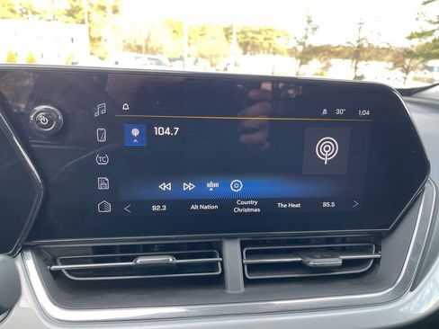 Used 2025 Chevrolet Trax LT image 10