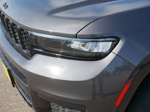 Used 2022 Jeep Grand Cherokee L Laredo image 15