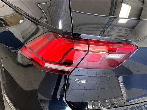 Certified 2023 Volkswagen Tiguan SE w/ Panoramic Sunroof Package AWD/4WD image 34