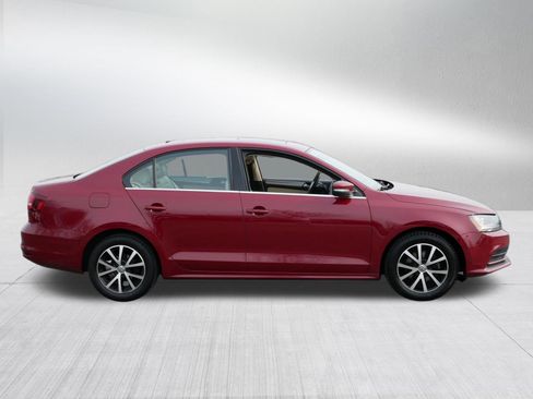 Used 2017 Volkswagen Jetta SE image 8