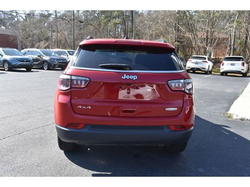 Used 2024 Jeep Compass Latitude image 4