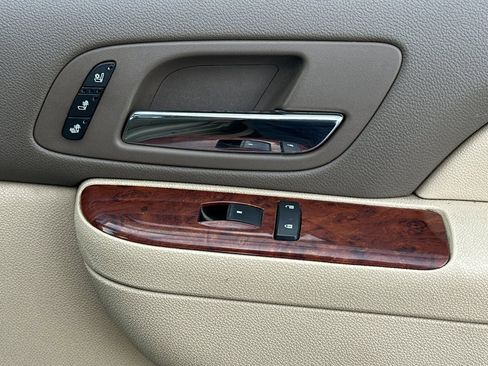 Used 2013 Chevrolet Suburban LTZ image 21