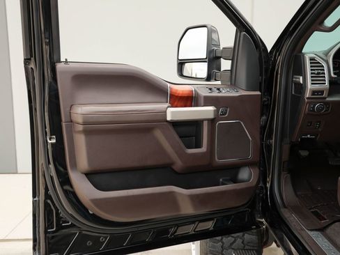 Used 2018 Ford F250 King Ranch w/ King Ranch Ultimate Package AWD/4WD image 16