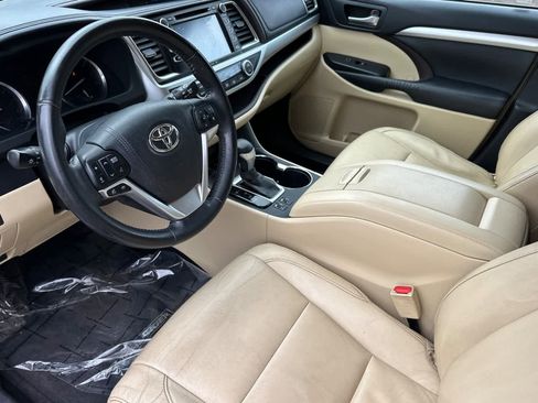 Used 2015 Toyota Highlander XLE image 11