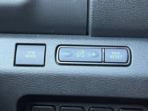 Used 2024 Nissan Frontier PRO-4X w/ Off-Road Protection Package AWD/4WD image 19