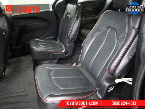 Used 2020 Chrysler Pacifica Limited image 22