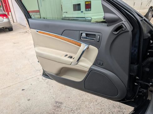 Used 2011 Lincoln MKZ FWD image 9