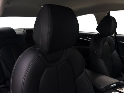 Used 2025 Genesis G70 2.5T RWD image 45