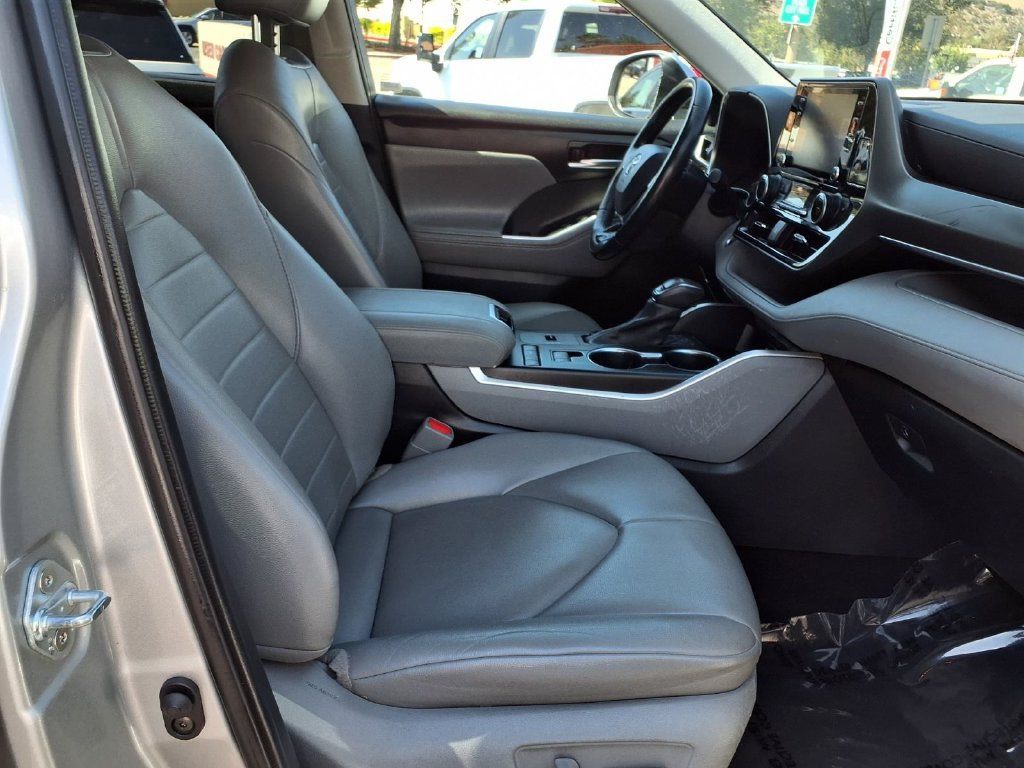 Used 2021 Toyota Highlander XLE FWD image 37