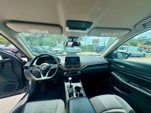 Used 2025 Nissan Altima 2.5 SV FWD image 16