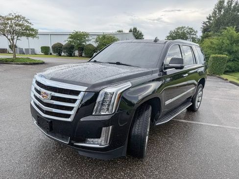Used 2018 Cadillac Escalade Luxury RWD image 9