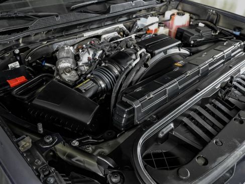 Used 2024 Chevrolet Silverado 2500 LT AWD/4WD image 47