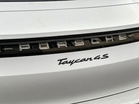 Used 2022 Porsche Taycan 4S image 27