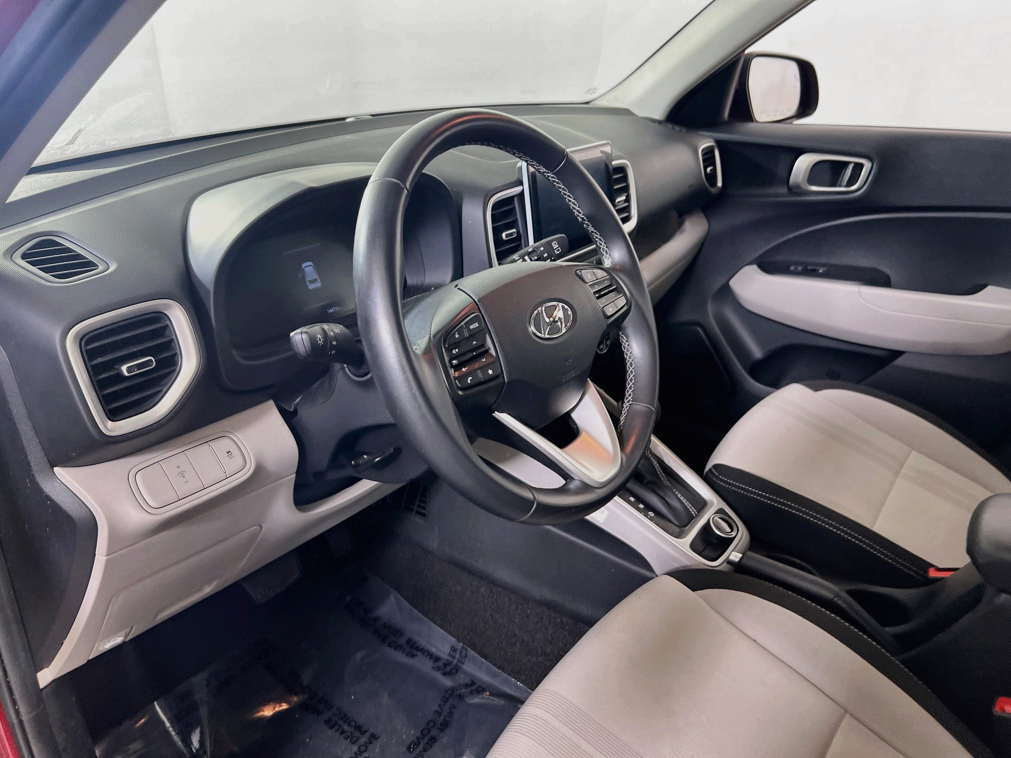 Used 2024 Hyundai Venue SEL FWD image 9