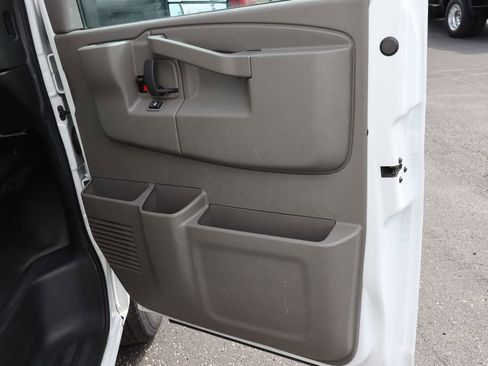 Used 2022 Chevrolet Express 3500 w/ Power Convenience Package RWD image 22