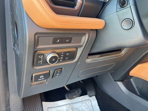 Certified 2022 Ford Expedition Platinum image 10