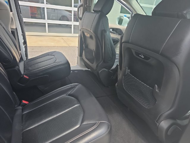 Used 2022 Chrysler Pacifica Touring-L FWD image 12