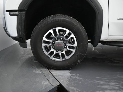 Used 2024 GMC Sierra 2500 SLE w/ SLE Value Package; image 8