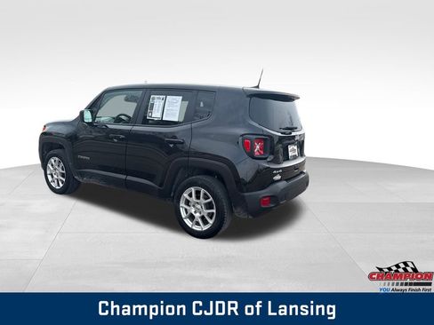 Used 2023 Jeep Renegade Latitude image 3