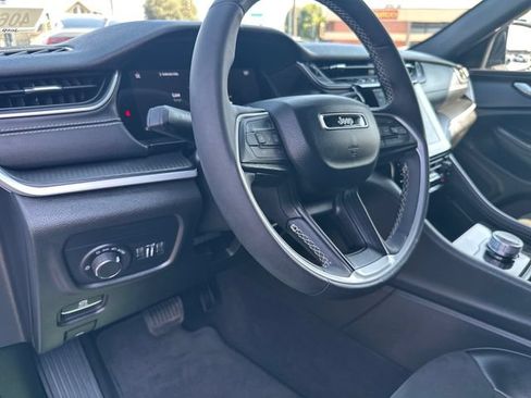 Used 2024 Jeep Grand Cherokee Altitude AWD/4WD image 14
