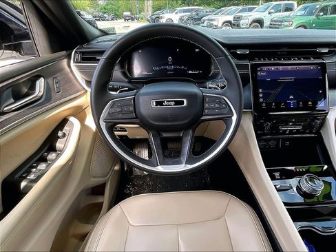 Used 2023 Jeep Grand Cherokee L Limited AWD/4WD image 17
