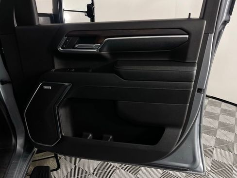 Used 2024 GMC Sierra 3500 SLT w/ SLT Convenience Package image 34