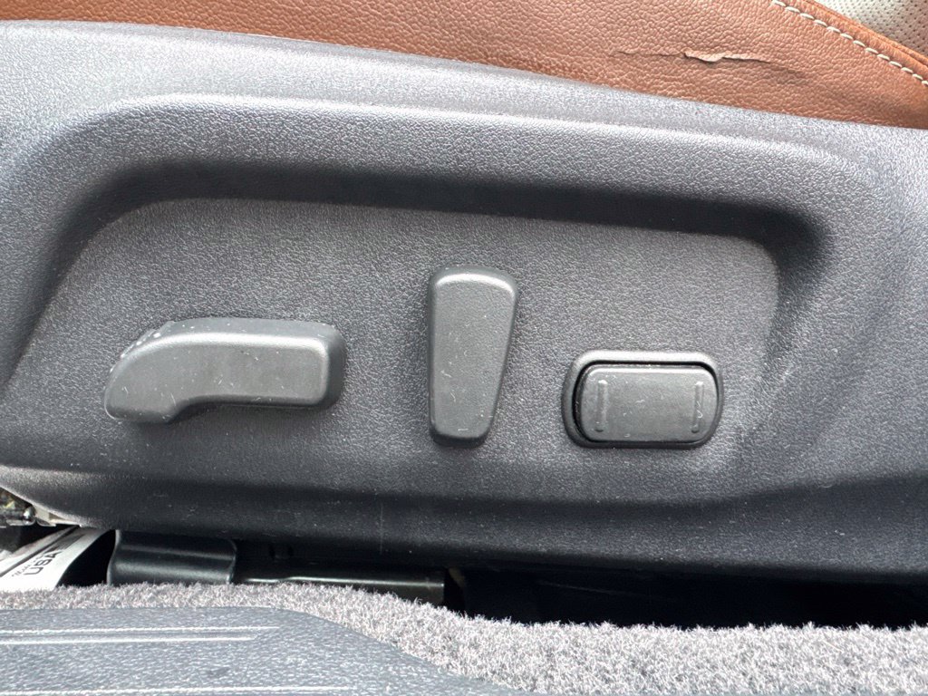 Used 2017 Subaru Outback 3.6R Touring AWD/4WD image 38