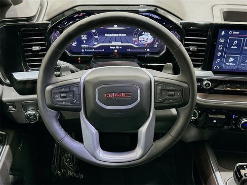 Used 2025 GMC Sierra 1500 SLT image 11