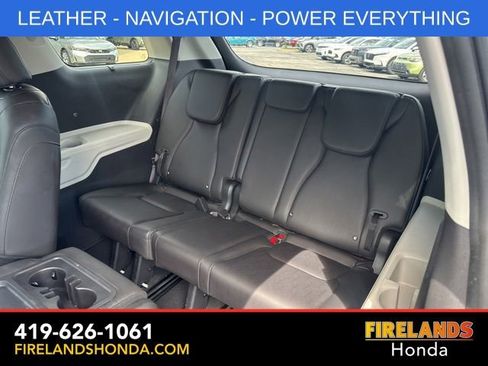 Used 2024 Kia Carnival EX FWD image 31