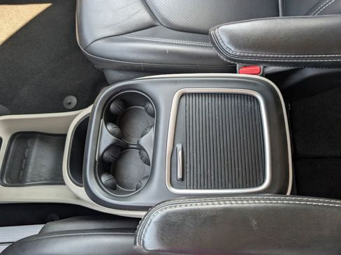 Used 2023 Chrysler Pacifica Touring-L image 23